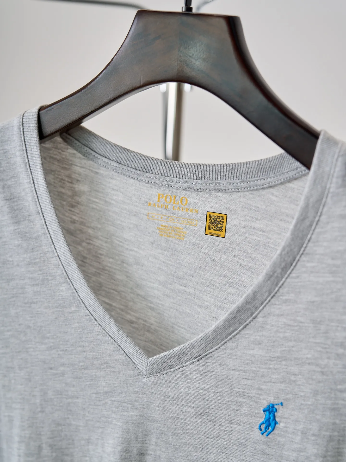 【 】Ralph Lauren/ V （ ） 【In Stock】S M L ， ， 。 ， ， 。 ， 。V ， ， ， 。 ， 。 1 ， ， 、 。 2. ， ， ， 、 ， 。